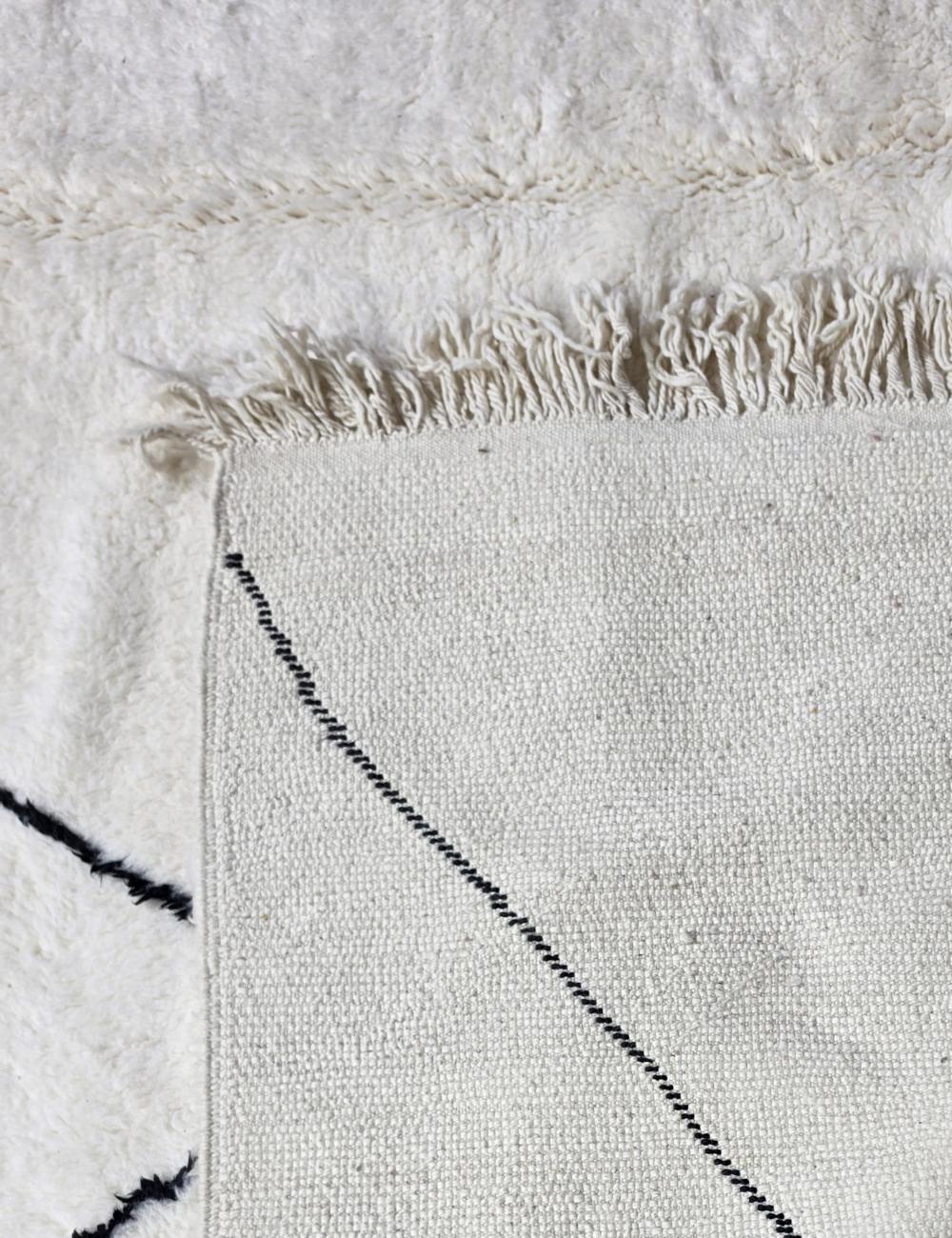 Classic Diamond Berber Wool Rug 13.6 x 10 ft / 415 x 305 cm