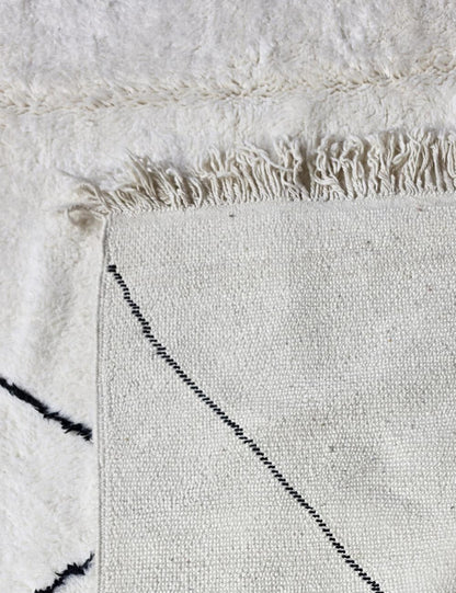 Classic Diamond Berber Wool Rug 13.6 x 10 ft / 415 x 305 cm