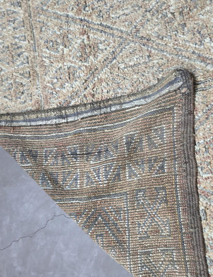 Vintage Beni M'Guild Faded Blush Grey Diamond Lattice Handwoven Wool Rug 9.7 x 6.23 ft / 297 x 190 cm