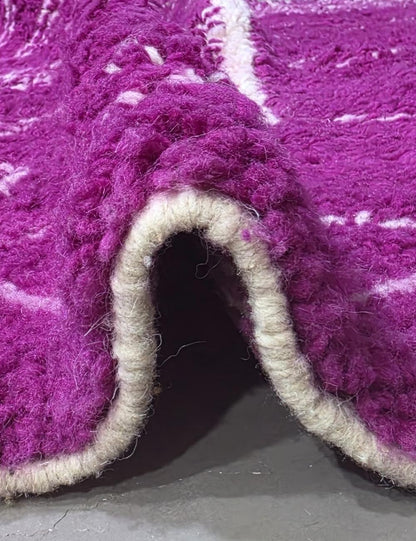 Magenta Freehand Linework Modern Boujad Wool Rug 10.1 x 4.79 ft / 308 x 146 cm