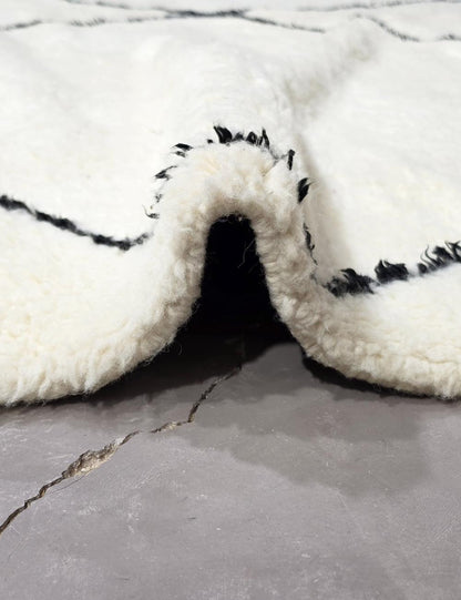 Classic Diamond Berber Wool Rug 13.6 x 10 ft / 415 x 305 cm