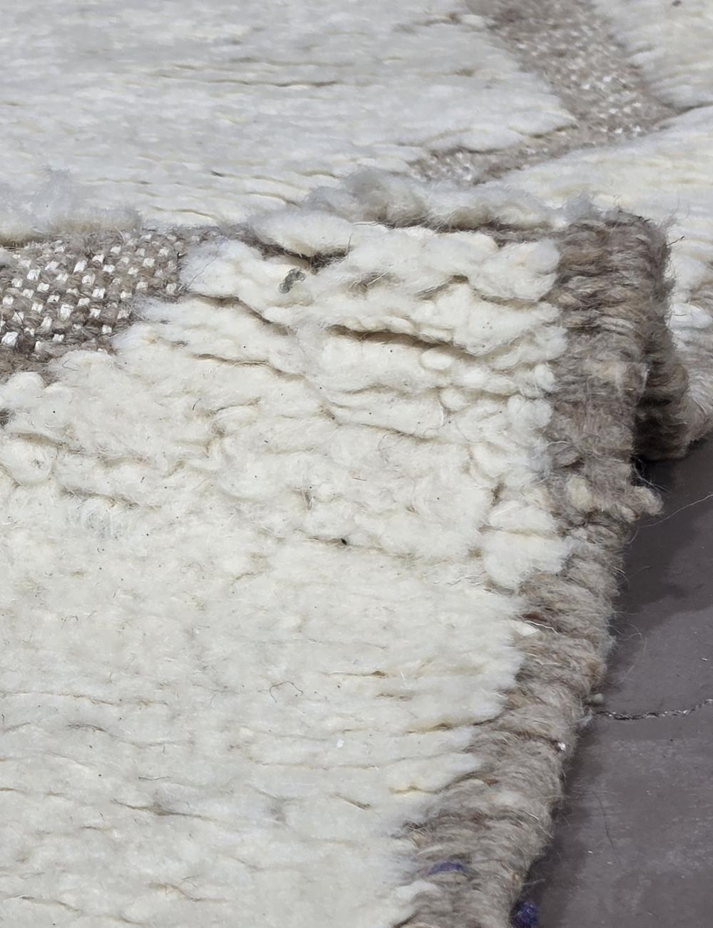 Handwoven Boujad Wool Rug Grey Zigzag 5.1 x 3.44 ft / 155 x 105 cm