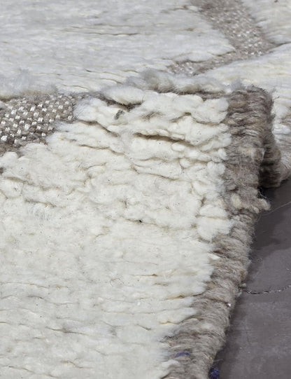 Handwoven Boujad Wool Rug Grey Zigzag 5.1 x 3.44 ft / 155 x 105 cm