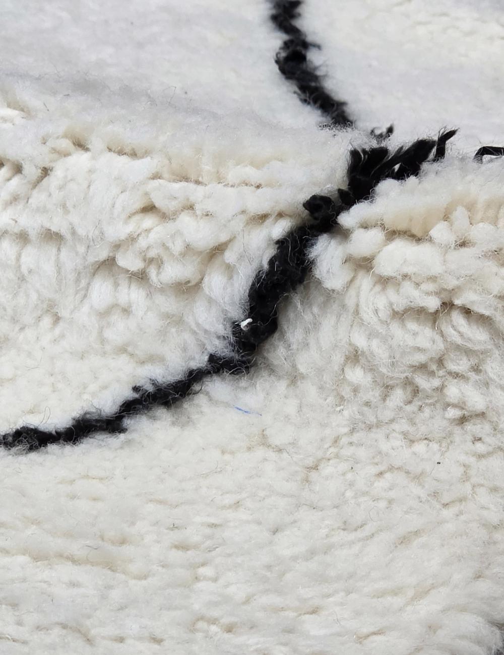 Classic Diamond Berber Wool Rug 13.6 x 10 ft / 415 x 305 cm