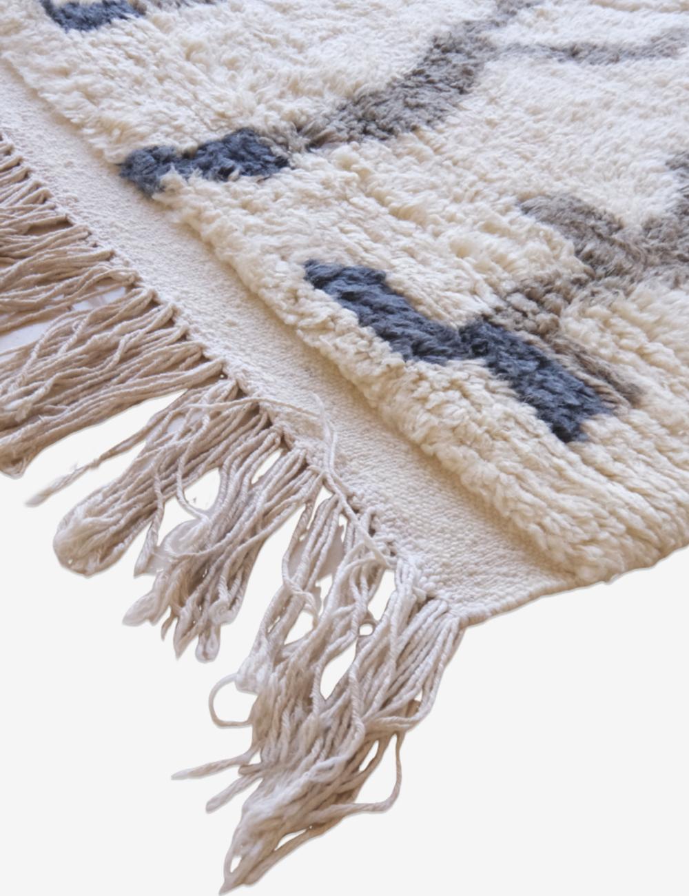 Authentic Small Beni Ourain Rug 4.8 x 3.4 ft / 147 x 106 cm