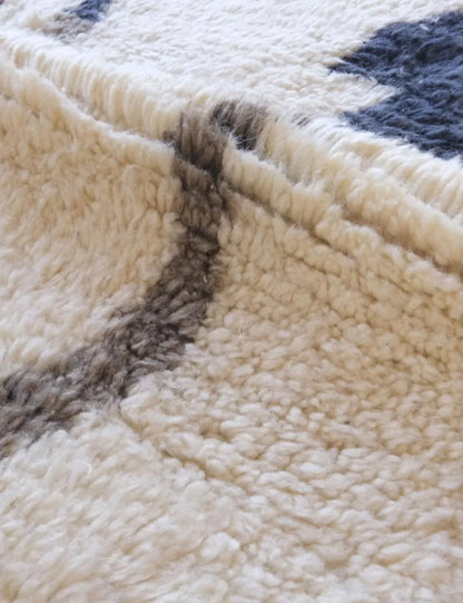 Authentic Small Beni Ourain Rug 4.8 x 3.4 ft / 147 x 106 cm - Surcoma