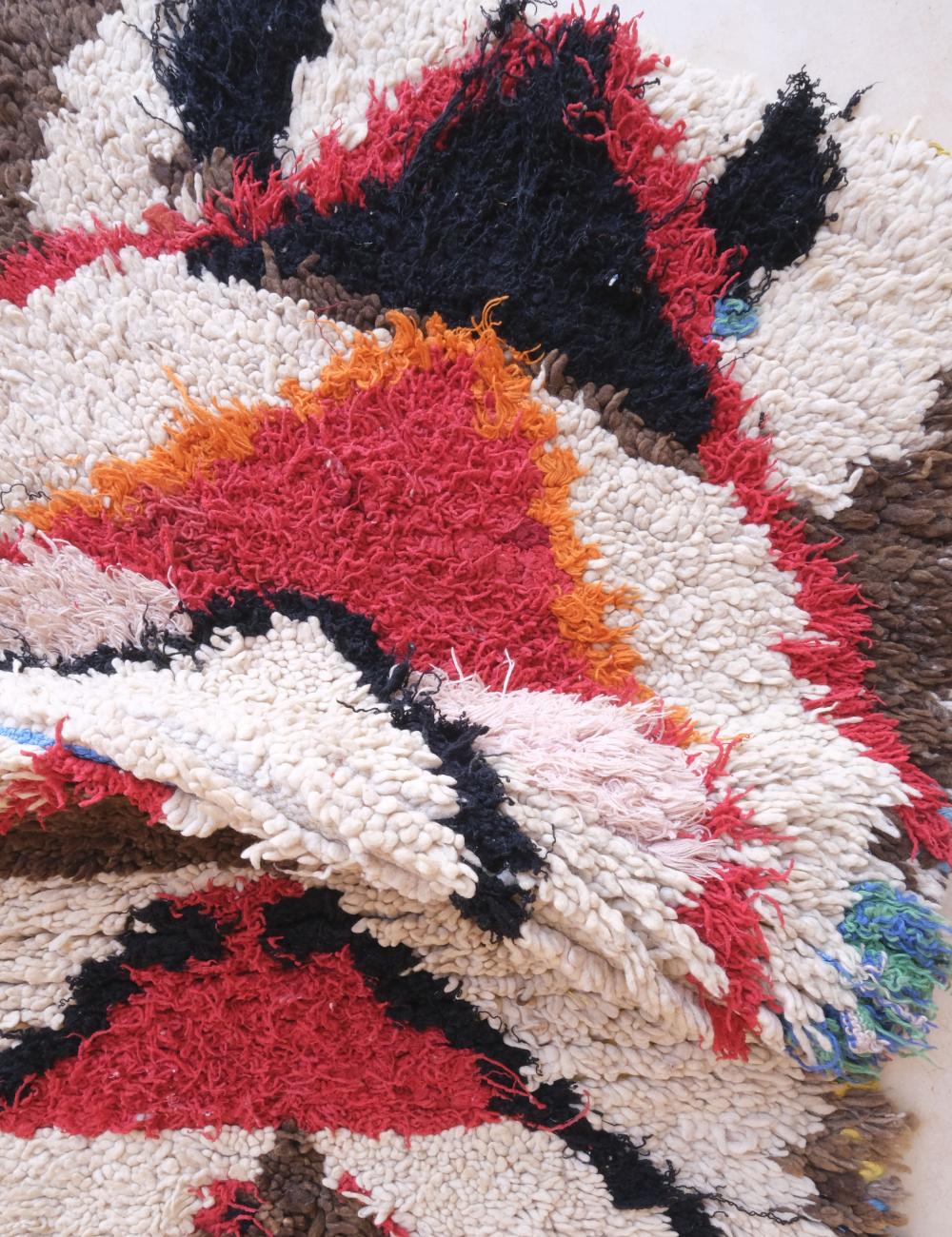 Moroccan Berber Rug with Bold Chevron Tribal Design 5.6 x 2.6 ft / 172 x 80 cm