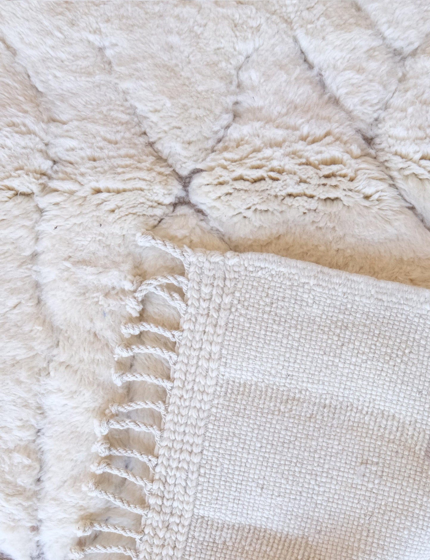 Handmade Moroccan Beni Mrirt rug – side texture detail