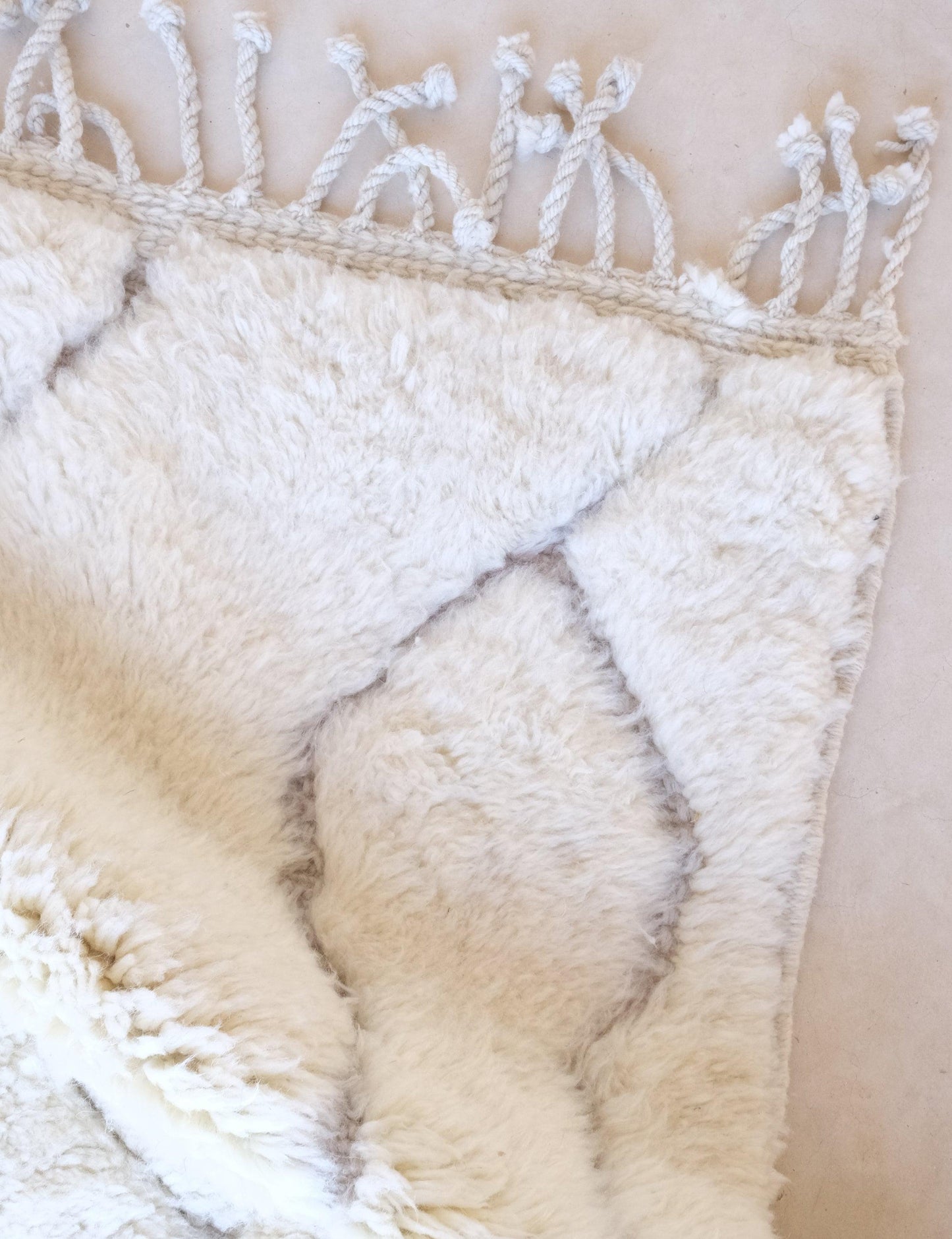 Handmade Moroccan Beni Mrirt rug – side texture detail