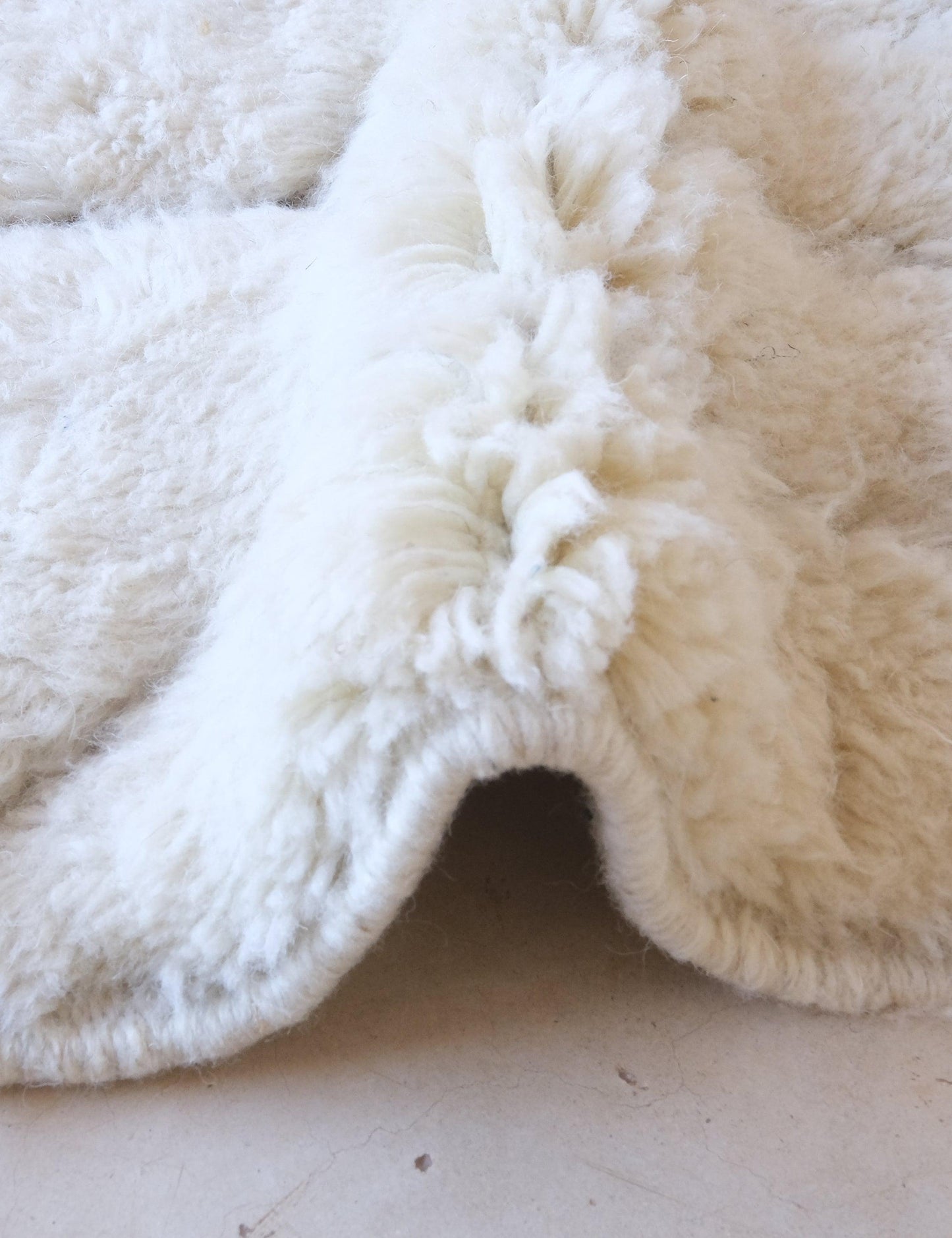 Moroccan shag wool rug – close-up of wool texture