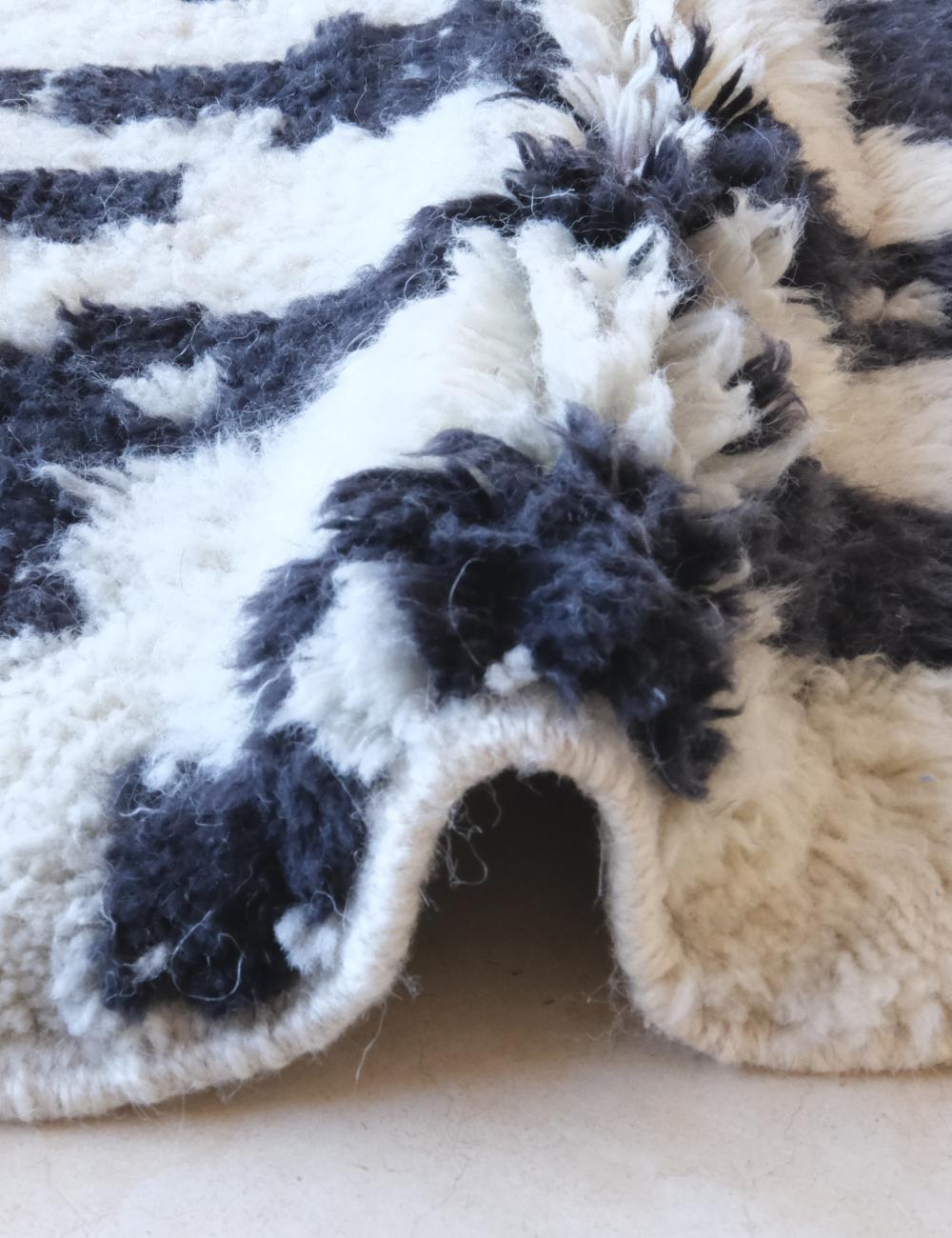 Beni Mrirt Moroccan Abstract Shag Wool Rug – 5.2 x 3.6 ft (158 x 112 cm) Handmade


