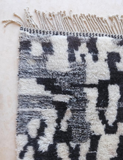 Beni Mrirt Moroccan Abstract Shag Wool Rug 5.2 x 3.6 ft / 158 x 112 cm - Surcoma