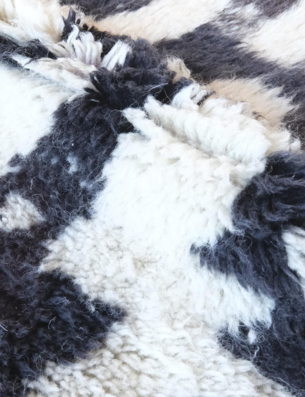 Beni Mrirt Moroccan Abstract Shag Wool Rug – 5.2 x 3.6 ft (158 x 112 cm) Handmade

