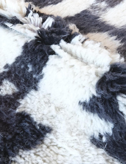 Beni Mrirt Moroccan Abstract Shag Wool Rug 5.2 x 3.6 ft / 158 x 112 cm - Surcoma