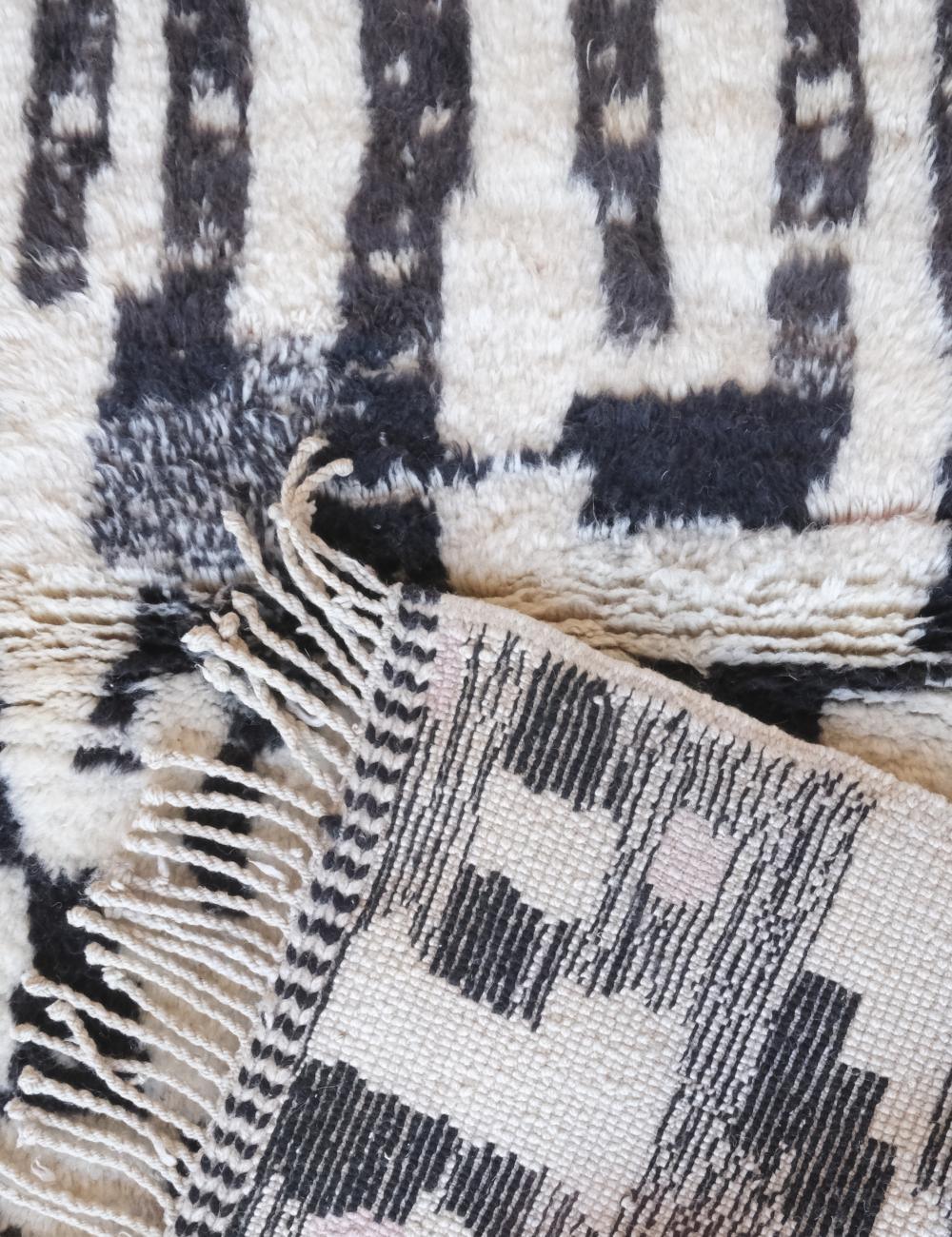 Beni Mrirt Moroccan Abstract Shag Wool Rug – 5.2 x 3.6 ft (158 x 112 cm) Handmade

