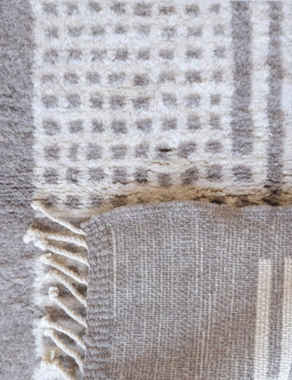Beni Mrirt Moroccan Luxury Wool Rug 4.9 x 3.6 ft / 149 x 110 cm - Surcoma