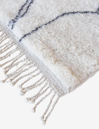 Beni Mrirt Moroccan White Luxury Shag Wool Rug – 5.1 x 3.5 ft (154 x 108 cm) - Surcoma