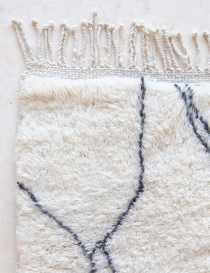 Beni Mrirt Moroccan White Luxury Shag Wool Rug – 5.1 x 3.5 ft (154 x 108 cm) - Surcoma