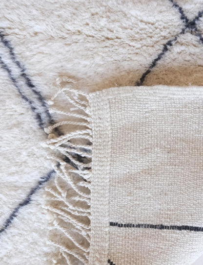 Beni Mrirt Moroccan White Luxury Shag Wool Rug – 5.1 x 3.5 ft (154 x 108 cm) - Surcoma