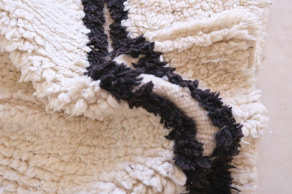 Black and White Moroccan Rug 8 x 4.9 ft / 243 x 151 cm - Surcoma