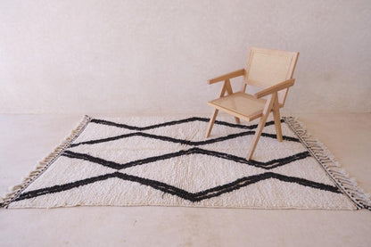 Black and White Moroccan Rug 8 x 4.9 ft / 243 x 151 cm - Surcoma