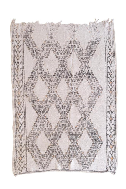 Moroccan Vintage Marmoucha Rug 8 x 5.7 ft / 244 x 175 cm - Surcoma