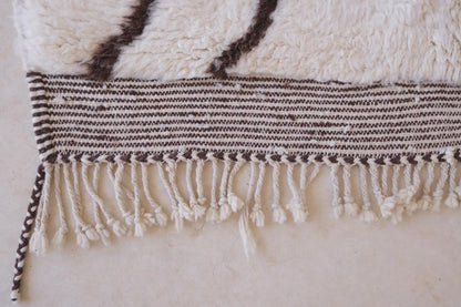 Beni Ourain Moroccan Carpet 8.2 x 5.1 ft / 249 x 158 cm - Surcoma