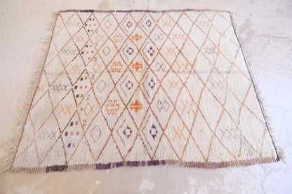 Beni Ourain Rug 7.7 x 6.2 ft / 234 x 190 cm - Surcoma