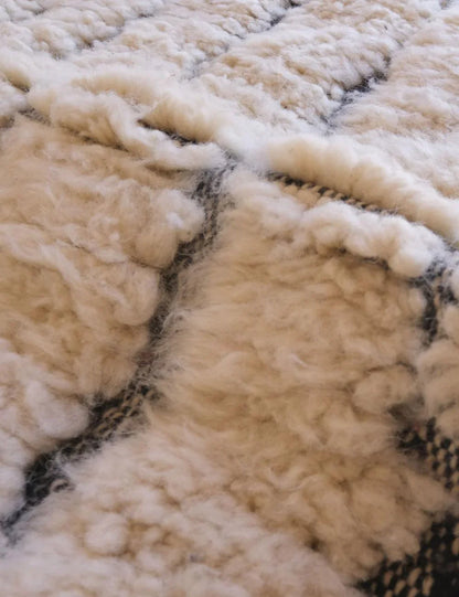 Beni Ourain Wool Rug 9.3 x 7 ft / 282 x 215 cm - Surcoma