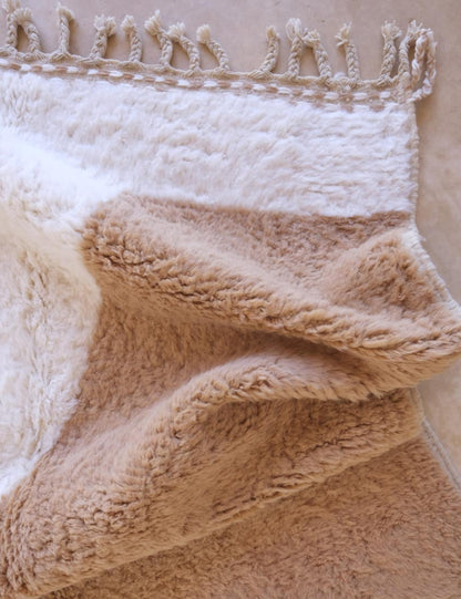 Beige Moroccan Wool Rug 8.8 x 5.4 ft / 267 x 165 cm - Surcoma