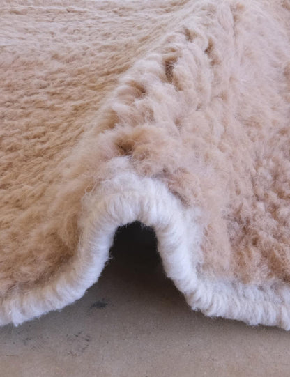 Beige Moroccan Wool Rug 8.8 x 5.4 ft / 267 x 165 cm - Surcoma