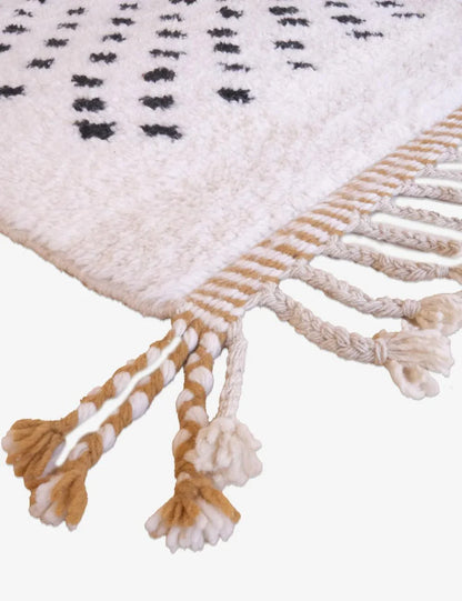Tan Moroccan area rug 9.4 x 7.5 ft / 287 x 229 cm - Surcoma
