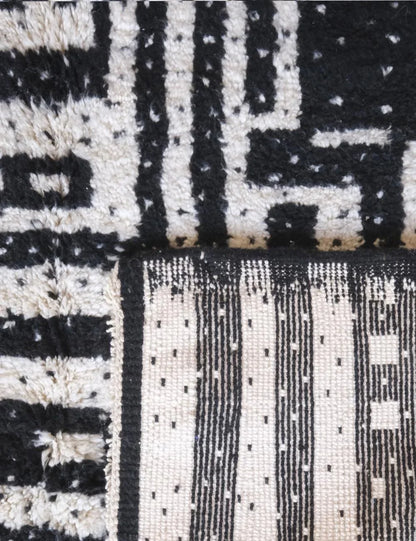 Black and White Moroccan Wool Rug 9 x 7.1 ft / 274 x 218 cm - Surcoma