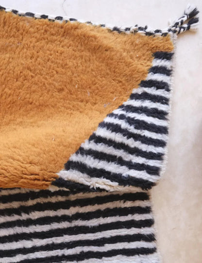 Modern Moroccan Accent Rug 7.7 x 4.1 ft / 234 x 125 cm - Surcoma