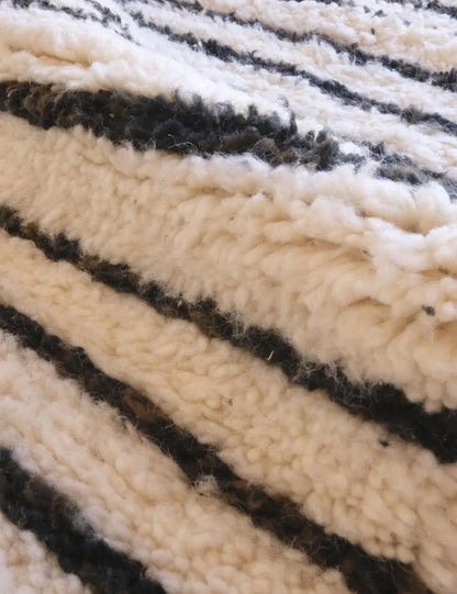 Contemporary Moroccan Black and White Rug 9.5 x 6.1 ft / 289 x 186 cm - Surcoma