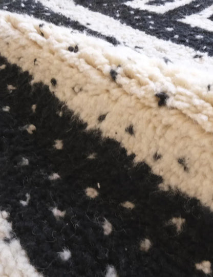 Black and White Moroccan Wool Rug 9 x 7.1 ft / 274 x 218 cm - Surcoma