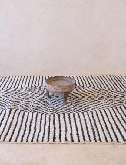 Contemporary Moroccan Black and White Rug 9.5 x 6.1 ft / 289 x 186 cm - Surcoma