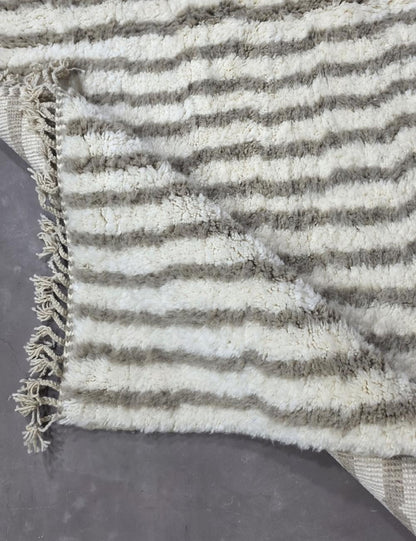 Custom Handmade Minimalist Berber Wool Carpet - Forma 87