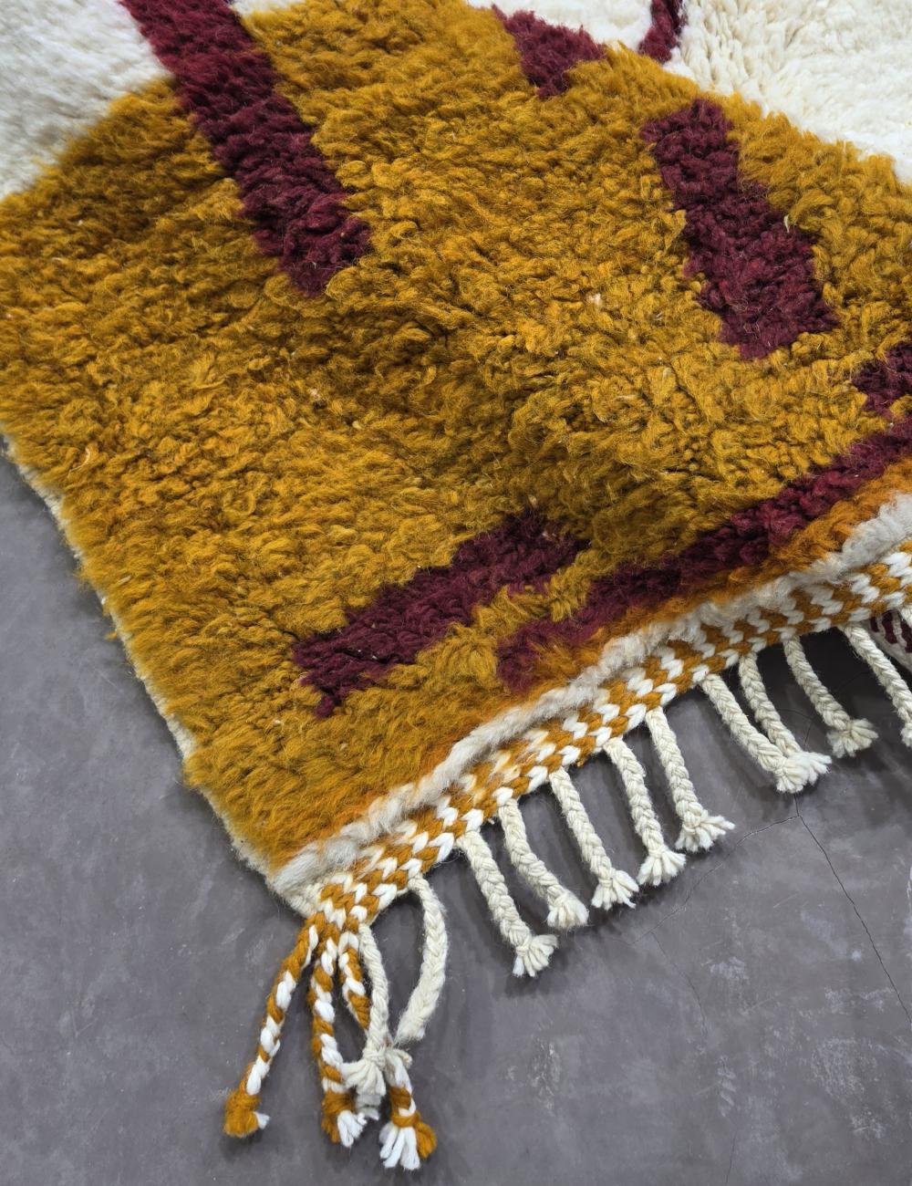 Moroccan Area Rug 8.1 x 6 ft / 246 x 185 cm