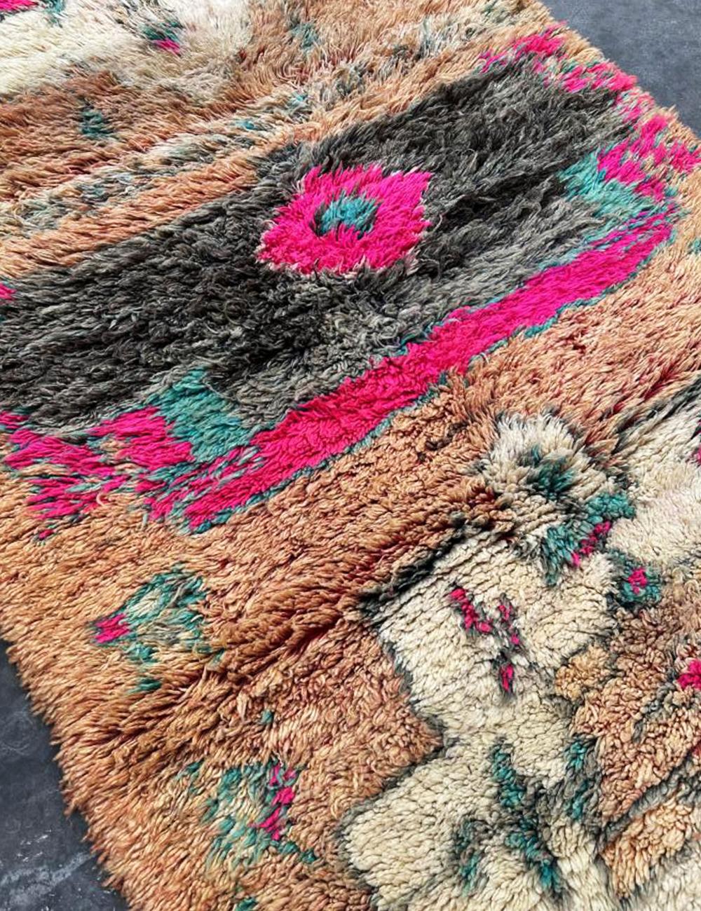 Moroccan Shag Rug - 9.8 x 3.9 ft / 298 x 120 cm