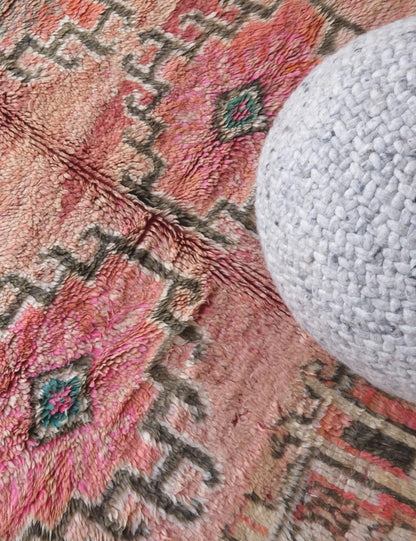 Handwoven Moroccan Accent Rug 5.2 x 7.2 ft / 157 x 220 cm - Surcoma