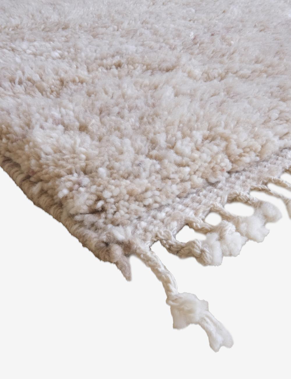 Small Luxury Cream Rug 3.9 x 2.9 ft / 118 x 90 cm
