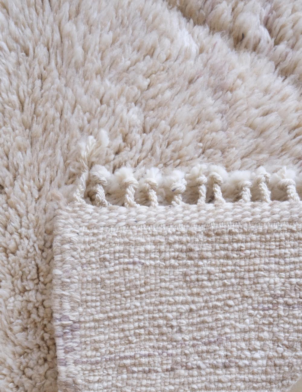 Small Luxury Cream Rug 3.9 x 2.9 ft / 118 x 90 cm