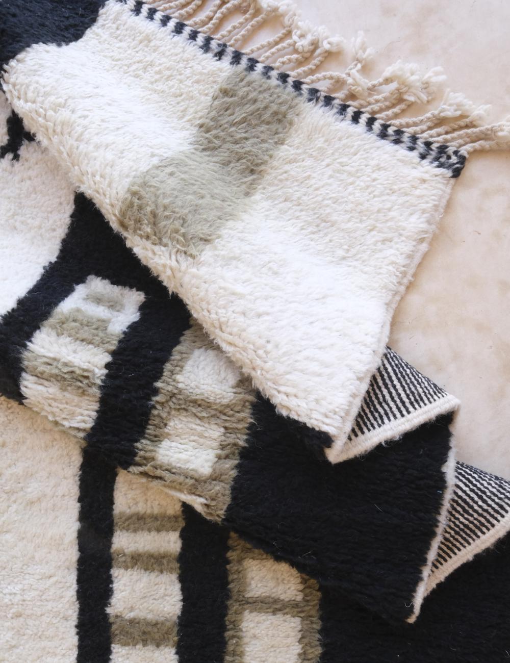Oversized Moroccan Wool Rug 13.1 x 9.7 ft / 400 x 296 cm