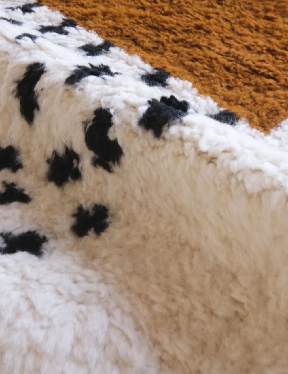 Handwoven Moroccan Wool Rug 9.5 x 7.5 ft / 291 x 230 cm