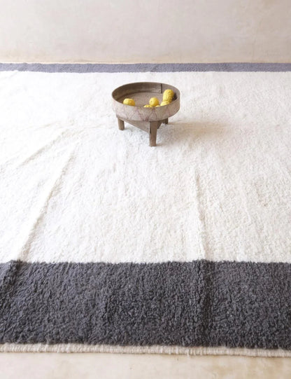 Oversized Moroccan Wool Rug 13.5 x 9.9 ft / 412 x 303 cm - Surcoma
