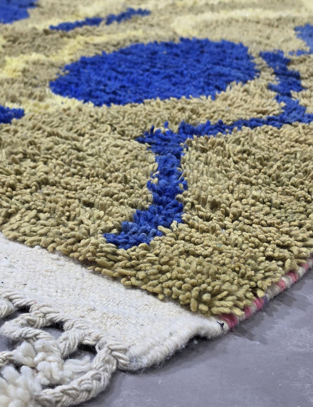 Handwoven Berber Wool Rug 8.5 x 5.2 ft / 260 x 160 cm