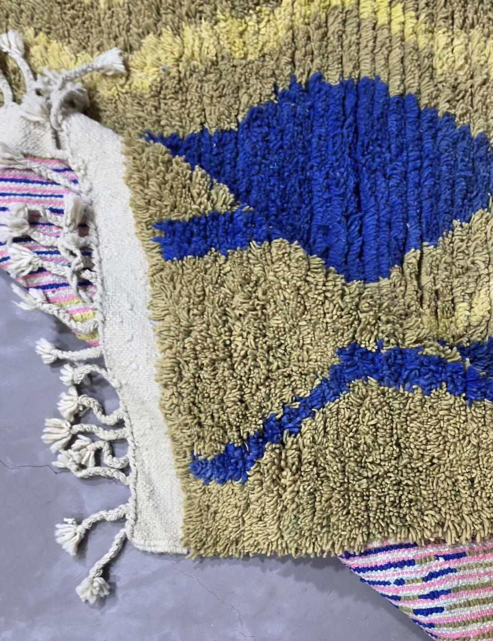Handwoven Berber Wool Rug 8.5 x 5.2 ft / 260 x 160 cm