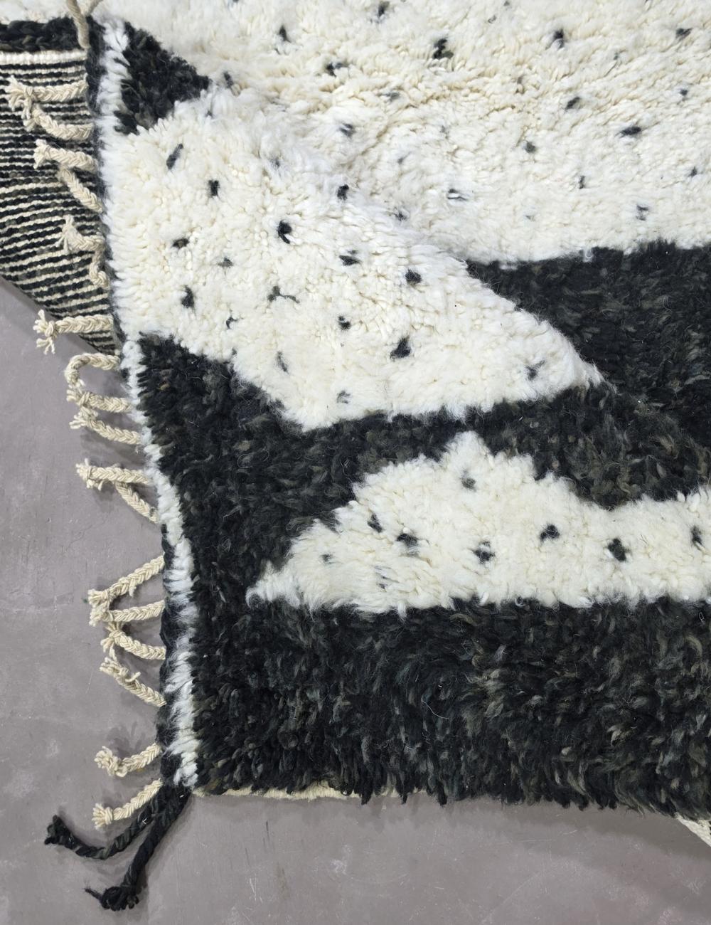 Black and Ivory Moroccan Rug 9.3 x 7.2 ft / 284 x 222 cm