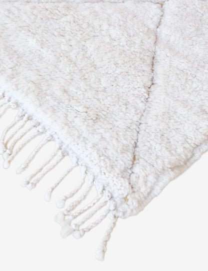 Moroccan White Beni Mrirt Wool Rug 6.2 x 4.2 ft / 188 x 128 cm - Surcoma